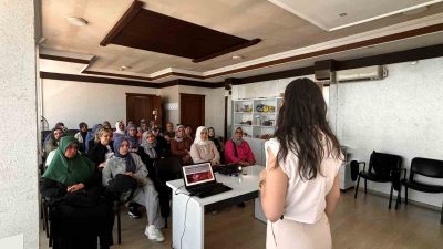 KOCAELİ'DE DİYETİSYENLER KADINLARA VERDİĞİ SEMİNERDE, KURBAN ETİNİN TÜKETİLMEDEN 24 SAAT