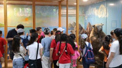 DÜZCE UZUN MUSTAFA İLKOKULU ÖĞRENCİLERİ, DÜZCE ÜNİVERSİTESİ’Nİ GEZEREK ÜNİVERSİTE HAYATI