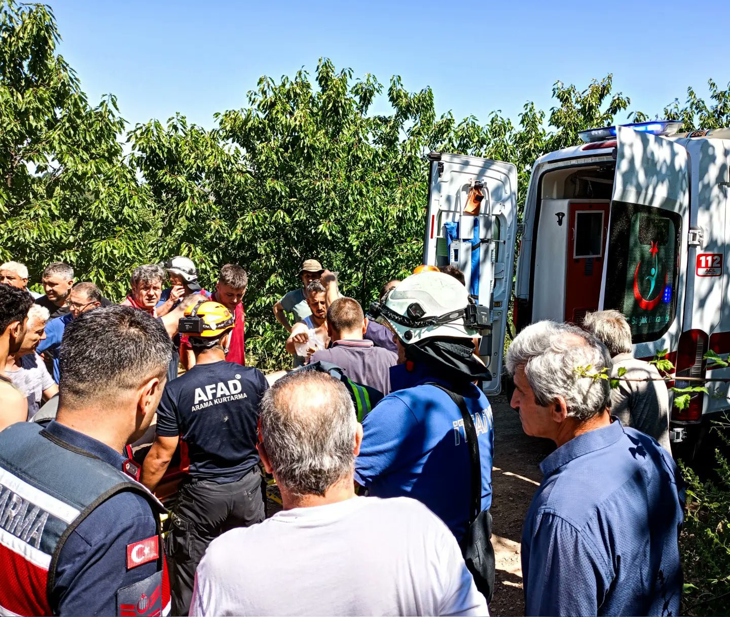 Yalova’da vadiye devrilen traktörün sürücüsü kurtarıldı