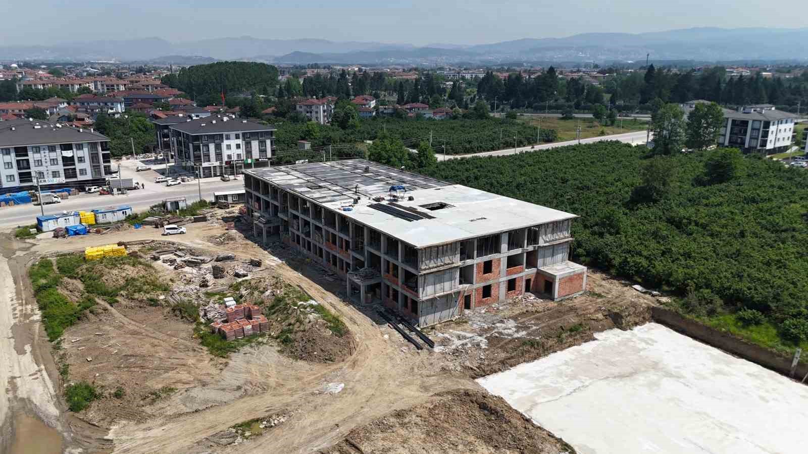 DÜZCE'DE ESKİ YAPILAŞMA HALİNDE BULUNAN OKULLARDAN BİRİSİ OLAN İSMETPAŞA ORTAOKULU