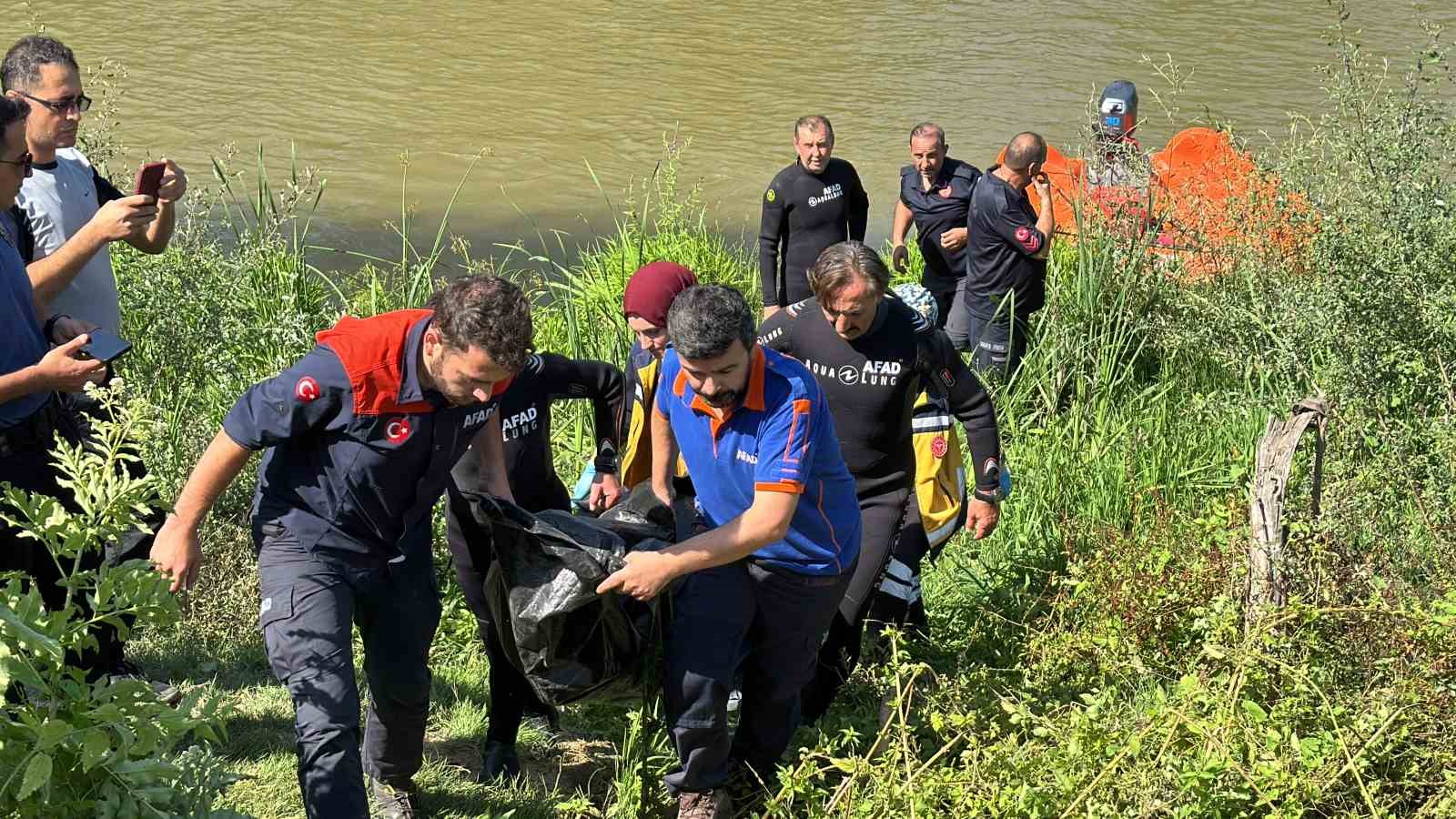 Arkadaşları ile girdiği Sakarya Nehri’nden cansız bedeni çıktı