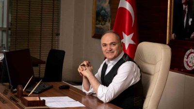 YILLARCA SAVUNMA SANAYİ BAKANLIĞI’NDA MÜSTEŞAR YARDIMCILIĞI YAPMIŞ VE SONRASINDA TBMM