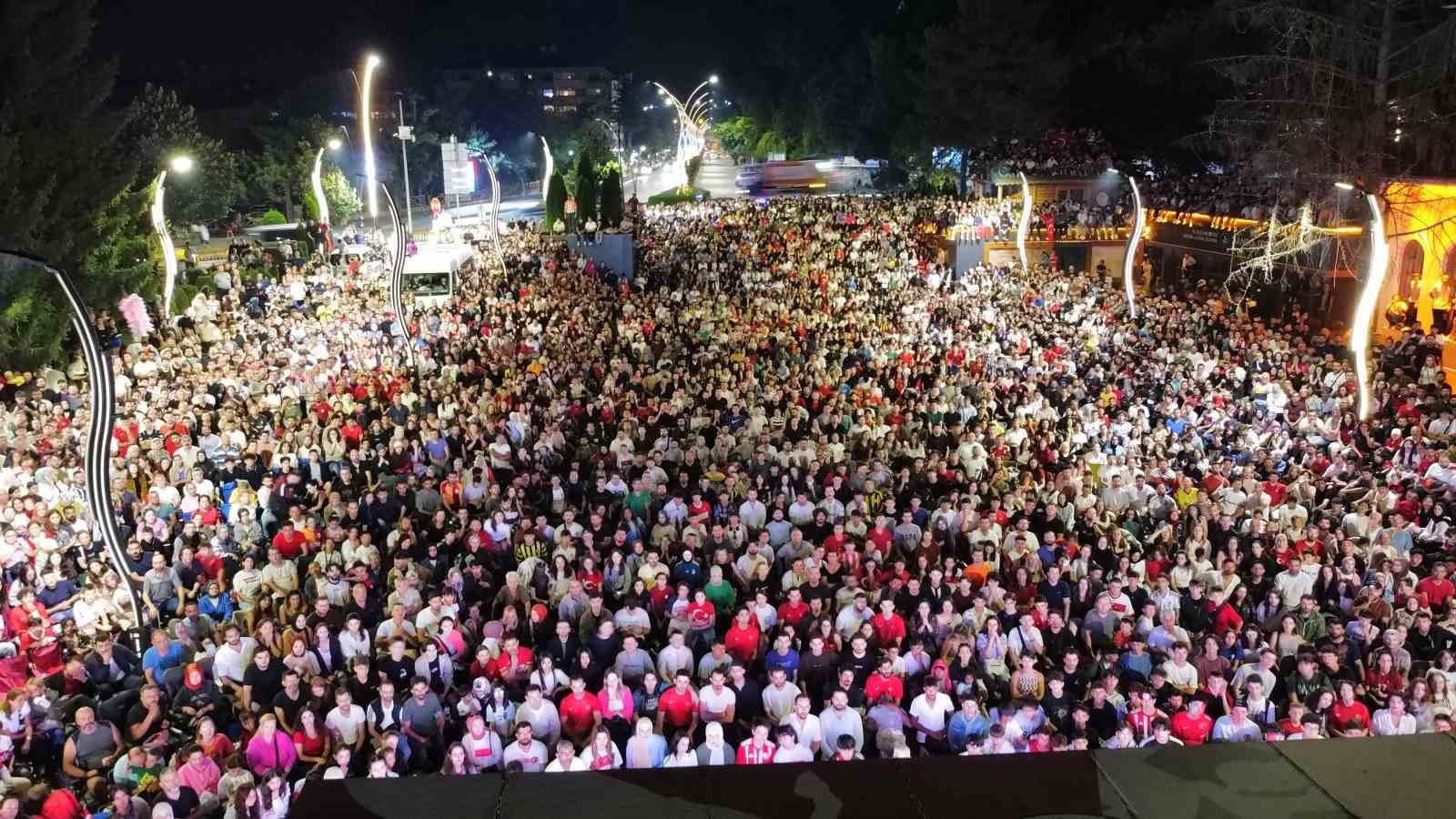 Binlerce Bolulu meydanları doldurdu