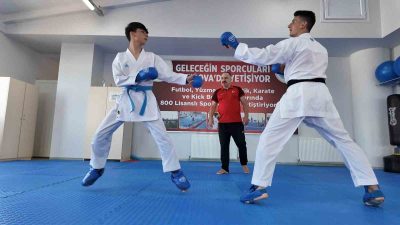 ÇAYIROVA BELEDİYESİ EĞİTİM SPOR KULÜBÜ'NÜN BAŞARILI KARATE SPORCULARI BATIKAN GÖKBULAK,