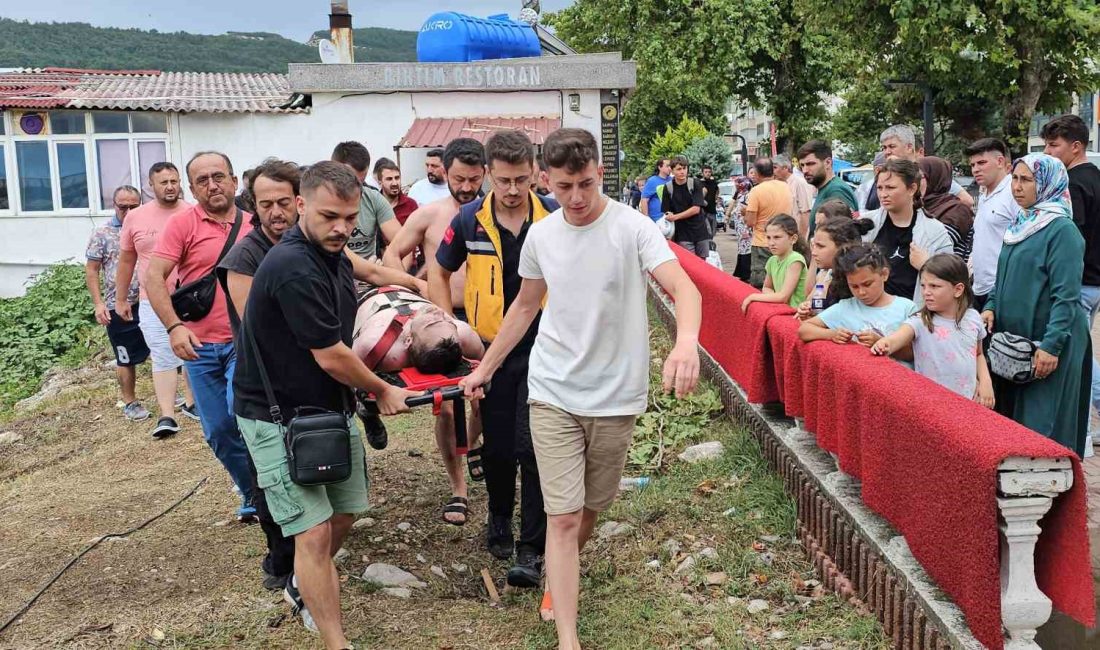 KASTAMONU'NUN CİDE İLÇESİNDE GİRDİĞİ DENİZDE AKINTIYA KAPILAN VATANDAŞ, RESTORAN ÇALIŞANI