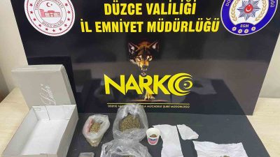 DÜZCE’DE POLİS EKİPLERİ TARAFINDAN SOKAK SATICILARINA YÖNELİK YAPILAN FİZİKİ TAKİP