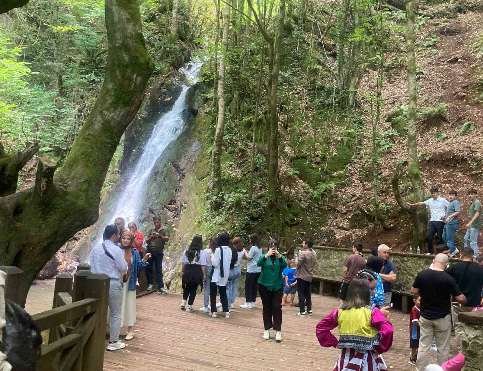 Gençler Düzce’yi gezdi