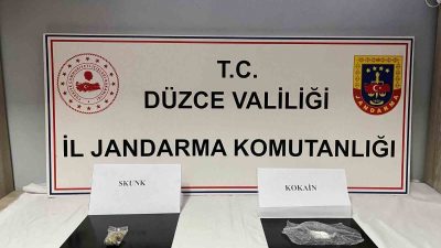DÜZCE’DE JANDARMA EKİPLERİ TARAFINDAN YAPILAN DENETİMLERDE PARÇA PARÇA 20 GRAM