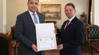 KARAMAN KADASTRO MÜDÜRÜ OLARAK ATANAN CİHAD BİLGEHAN’A(SAĞDA) DÜZCE VALİSİ SELÇUK