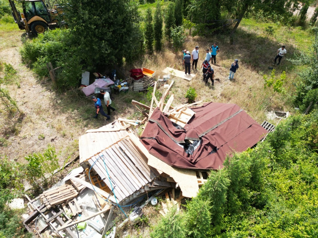 Kartepe’de kaçak bungalovlar yıkıldı