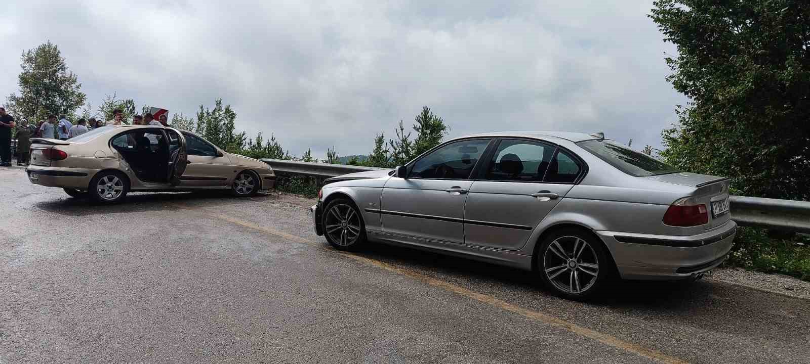 KASTAMONU’NUN İNEBOLU İLÇESİNDE İKİ OTOMOBİLİN ÇARPIŞMASI NETİCESİNE 2 KİŞİ YARALANDI.