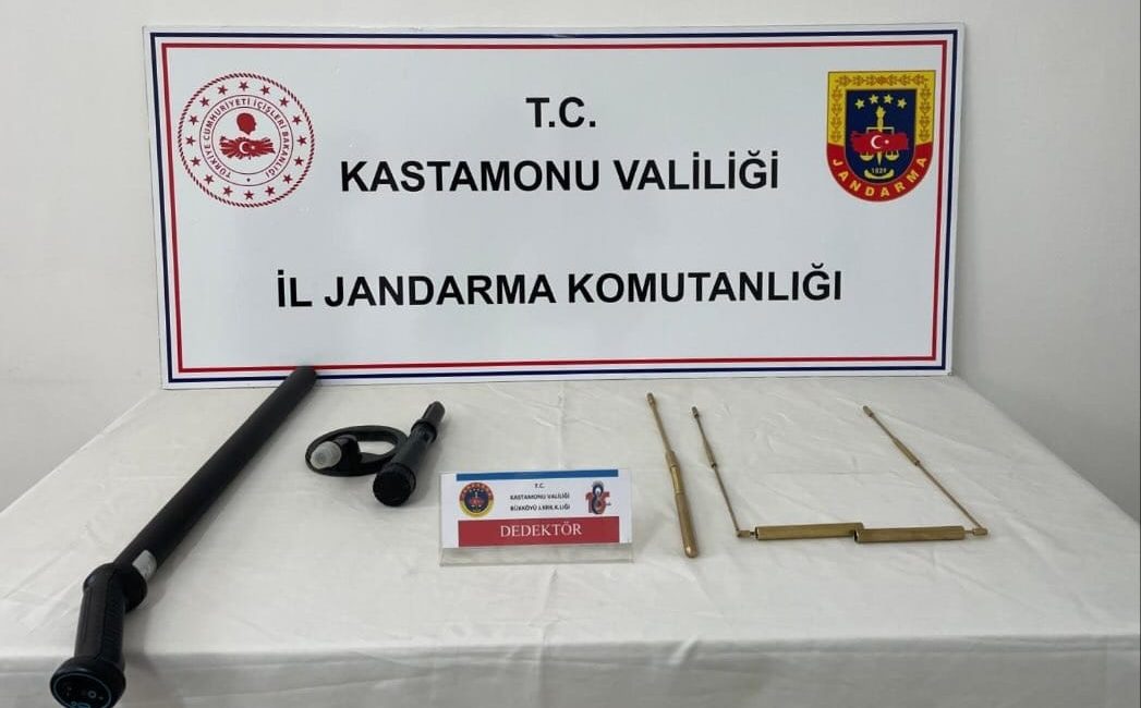 KASTAMONU’NUN İL MERKEZİNDE VE TOSYA’DA KAÇAK KAZI YAPAN ŞAHISLAR, JANDARMA