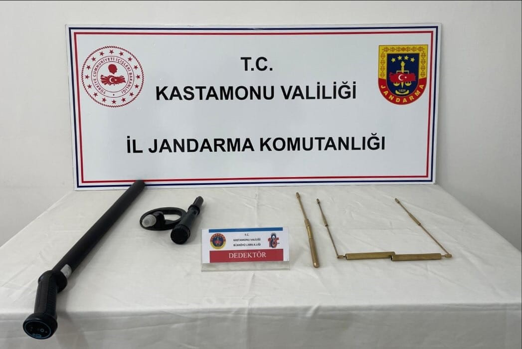 KASTAMONU’NUN İL MERKEZİNDE VE TOSYA’DA KAÇAK KAZI YAPAN ŞAHISLAR, JANDARMA