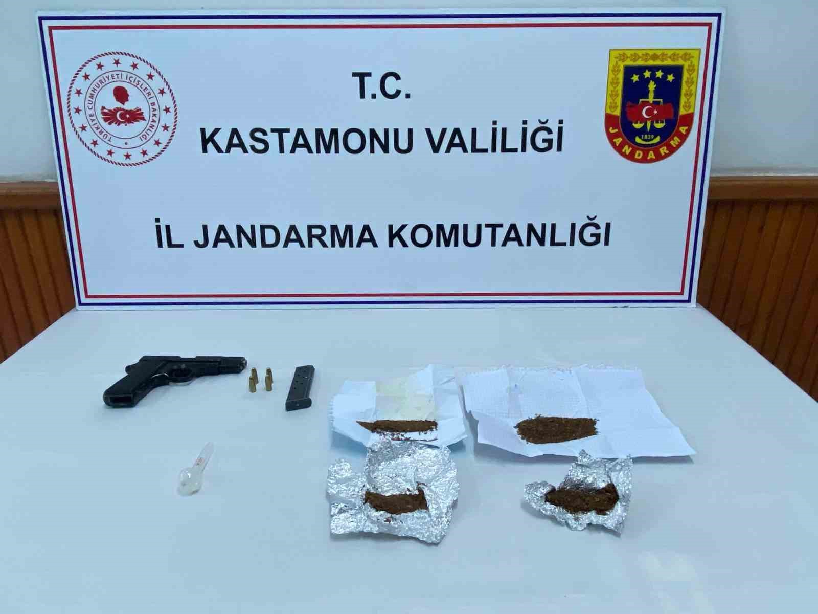 KASTAMONU’DA JANDARMA EKİPLERİNCE ARAÇ, CİDE VE SEYDİLER’DE YAPILAN OPERASYONLARDA ÇOK