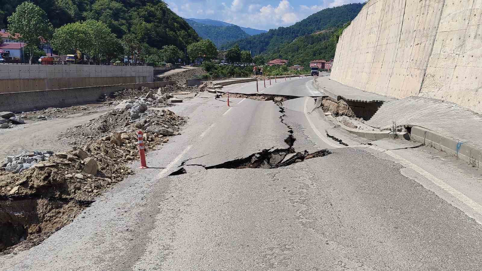 KASTAMONU'NUN İNEBOLU İLÇESİNDEKİ SÖKE ÇAYI'NDA YAPILAN KALICI ISLAH ÇALIŞMALARI SIRASINDA