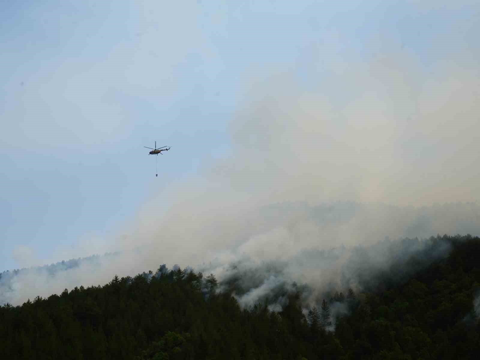 KASTAMONU’NUN İHSANGAZİ İLÇESİNDE ÇIKAN ORMAN YANGINA MÜDAHALE 18 SAATTİR DEVAM