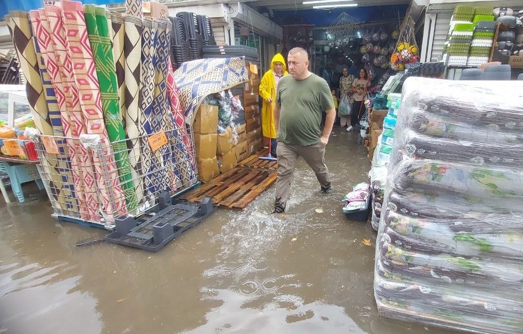 KOCAELİ’DE ANİDEN BASTIRAN SAĞANAK