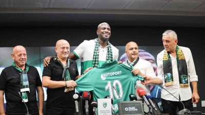 KOCAELİSPOR, AL AHLİ'DEN KİRALADIĞI BREZİLYALI SANTRAFOR MARCOS VİNİCİUS DO AMARAL