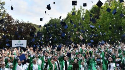 KOCAELİ SAĞLIK VE TEKNOLOJİ ÜNİVERSİTESİ (KOSTÜ) 2023-2024 AKADEMİK YILI MEZUNİYET