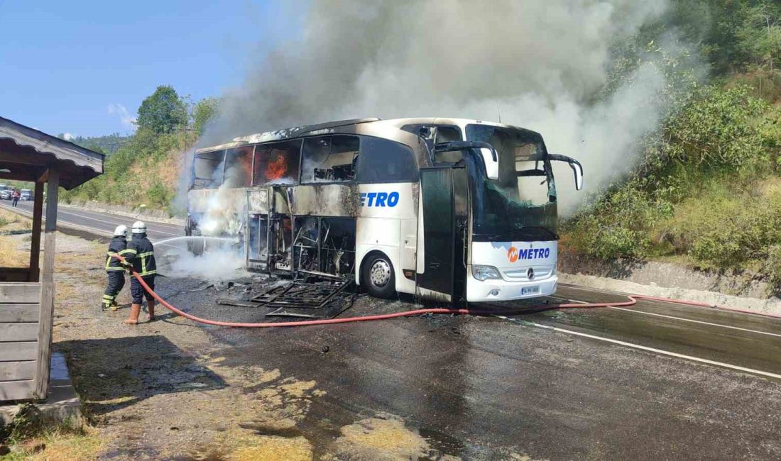 KASTAMONU’NUN İNEBOLU İLÇESİNDE METRO TURİZM’E AİT YOLCU OTOBÜSÜNDE ÇIKAN YANGIN