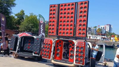 DÜZCE’NİN AKÇAKOCA İLÇESİNDE OTOMOBİL FESTİVALİ DÜZENLENDİ. BİR ÇOK MODİFİYE SEVERİN