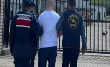 DÜZCE’DE KAÇAK ELEKTRİK KULLANAN ŞAHSIN ELEKTRİĞİNİ KESMEYE GİDEN PERSONELLERİ POMPALI