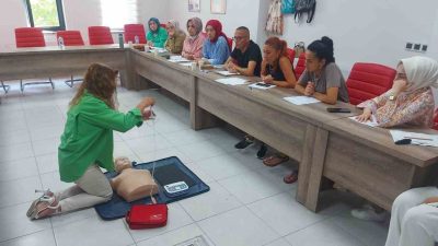 DÜZCE SAĞLIK MÜDÜRLÜĞÜ TARAFINDAN ERİŞKİN, ÇOCUK VE BEBEKLERDE TEMEL YAŞAM