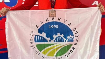 SAKARYA BÜYÜKŞEHİR BELEDİYESİ'NİN MİLLİ ARMAYI TAŞIYAN KARATE SPORCUSU FATİH ŞEN,