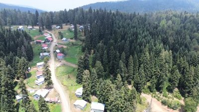 DÜZCE’NİN SERİNLETEN YAYLALARINDAN BİRİSİ OLAN SİNEKLİ YAYLASI, YAZ AYLARINDAKİ HAVA