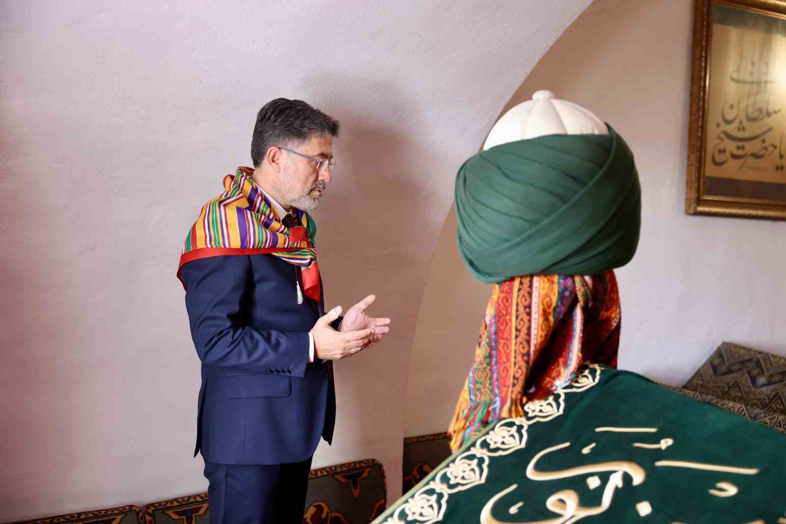 TARIM VE ORMAN BAKANI İBRAHİM YUMAKLI ŞEYH EDEBALİ TÜRBESİ'NDE DUA