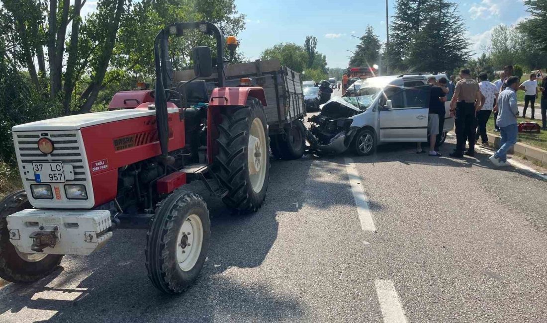 KASTAMONU’NUN TAŞKÖPRÜ İLÇESİNDE TRAKTÖRÜN RÖMORKUNA ARKADAN ÇARPAN ARAÇTAKİ 5 KİŞİ