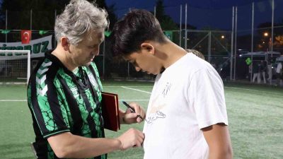 EFSANE KADROYA ORGANİZASYONDA YOĞUN İLGİ GÖSTERİLDİ. İMZALATMAK İÇİN FORMA BULAMAYANLAR