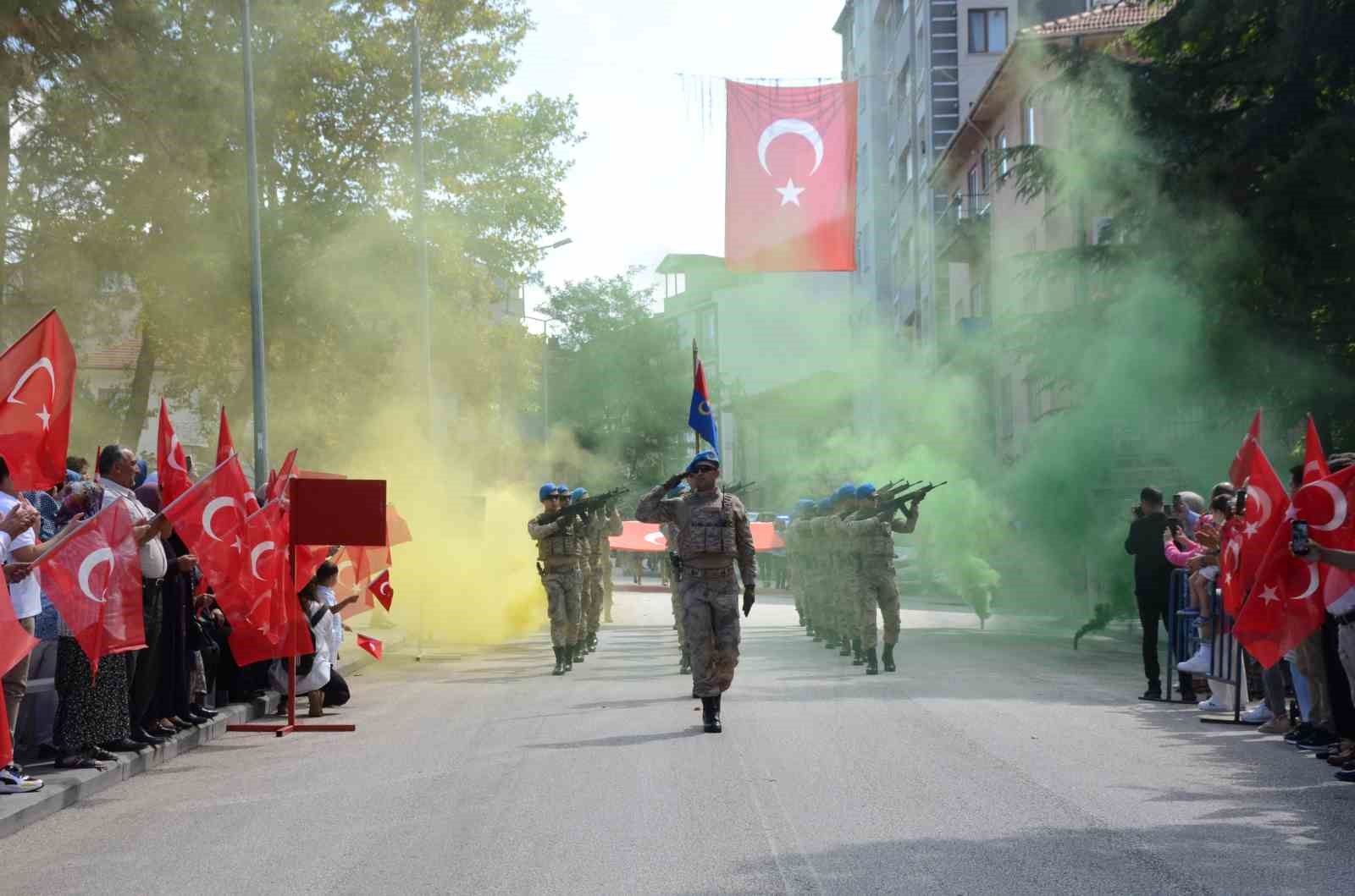 30 Ağustos kutlamalarında jandarmanın gösterisi büyük beğeni topladı