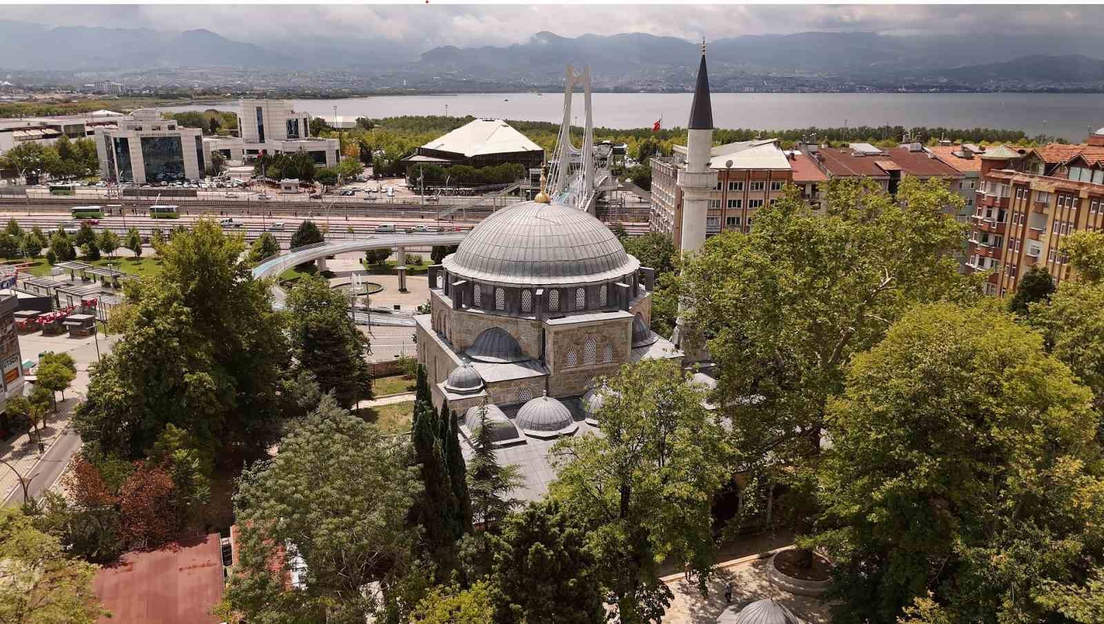 445 yıllık cami zamana meydan okuyor