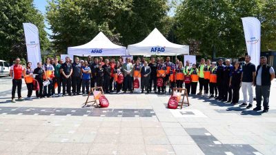 DÜZCE’DE 17 AĞUSTOS MARMARA DEPREMİNİN YILDÖNÜMÜNDE ARAMA KURTARMA FAALİYETLERİNDE BULUNAN