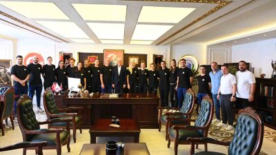 BAŞKAN BAKKALCIOĞLU’NA "BİZİM KIZLARDAN"  ZİYARET