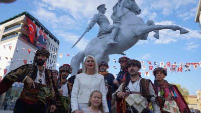 BİLECİK'İN KURTULUŞ SEMBOLÜ ATATÜRK HEYKELİNİN AÇILIŞI YAPILDI