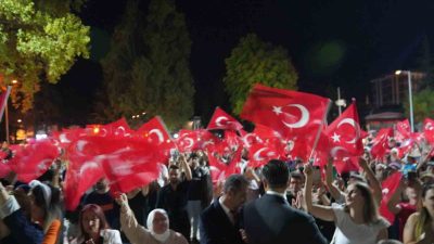 BİLECİK' TE BİNLERCE KİŞİ FENER ALAYINDA  TEK YÜREK OLDU