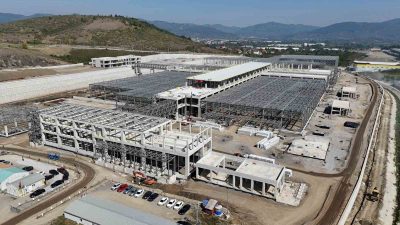 DÜZCE VALİSİ SELÇUK ASLAN VE DÜZCE BELEDİYE BAŞKANI DR. FARUK