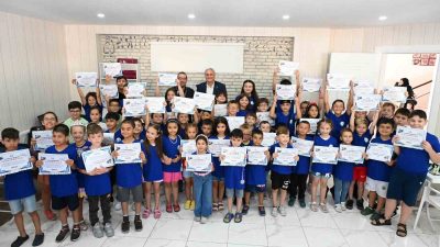 EĞİTİMLERİNİ BAŞARIYLA TAMAMLADILAR, SERTİFİKALARINI BAŞKAN BAKKALCIOĞLU’NUN ELİNDEN ALDILAR