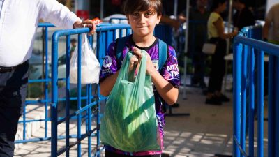 ÇİFTÇİDEN SATIN ALINAN 20 TON KARPUZ VATANDAŞLARA DAĞITILDI