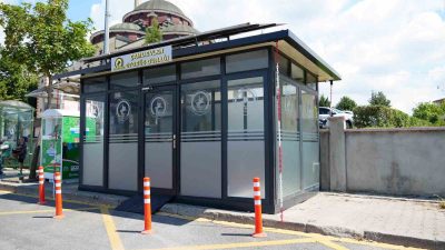 DÜZCE BELEDİYESİ, ESTETİK GÖRÜNÜM KATILARAK ÜRETİLEN MODERN VE AKILLI DURAKLARIN