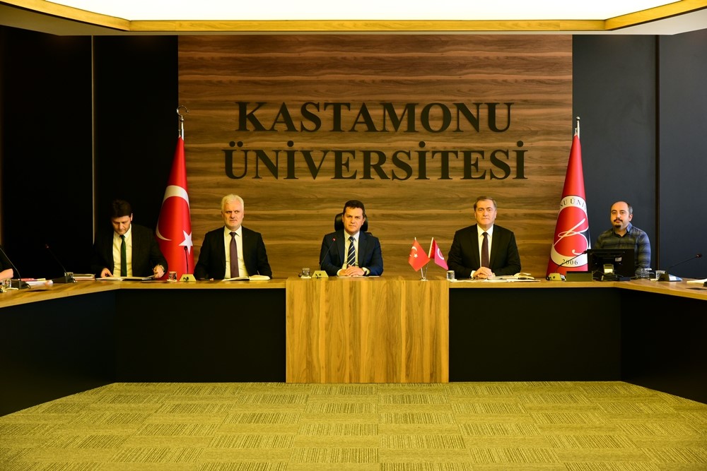 KASTAMONU ÜNİVERSİTESİ SENATO TOPLANTISINDA KONUŞAN REKTÖR PROF. DR. AHMET HAMDİ