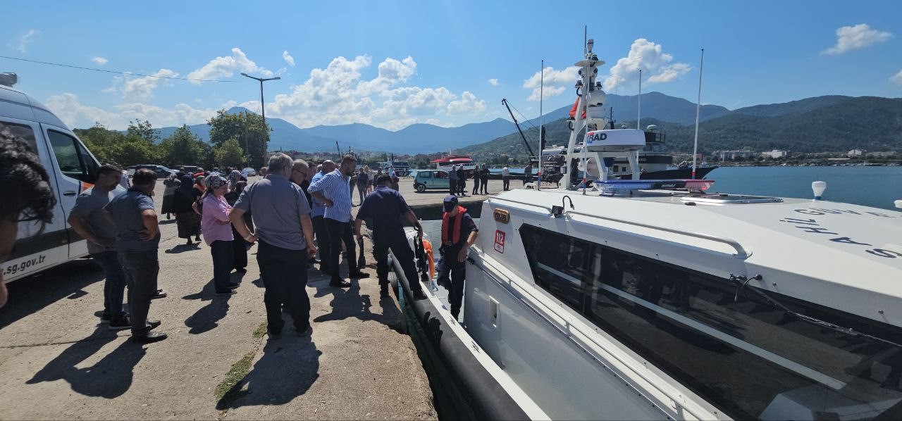 KASTAMONU'NUN CİDE İLÇESİNDE BULUNDUKLARI TEKNENİN BATMASI NETİCESİNDE DENİZDE KAYBOLAN 3