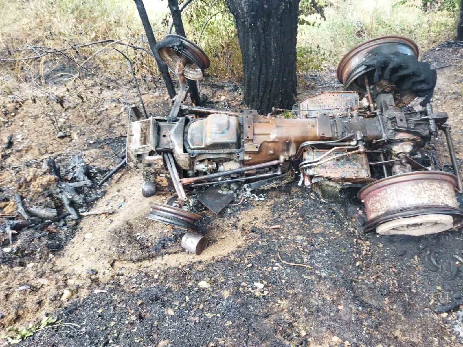 KASTAMONU’NUN TAŞKÖPRÜ İLÇESİNDE SEYİR HALİNDEKİ TRAKTÖRÜN DEVRİLMESİ SONUCU ALEV ALDI.