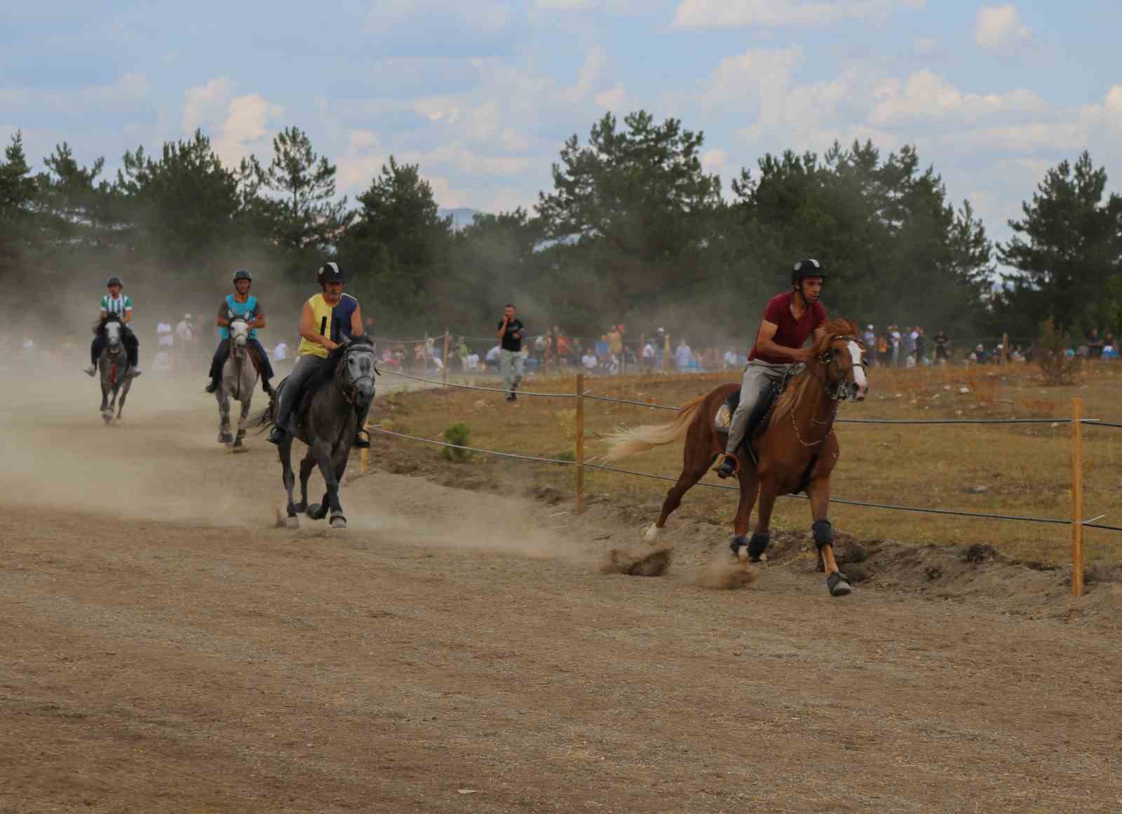 KASTAMONU'DA GELENEKSEL HALE GELEN VE BU YIL 32'İNCİSİ DÜZENLENEN AT