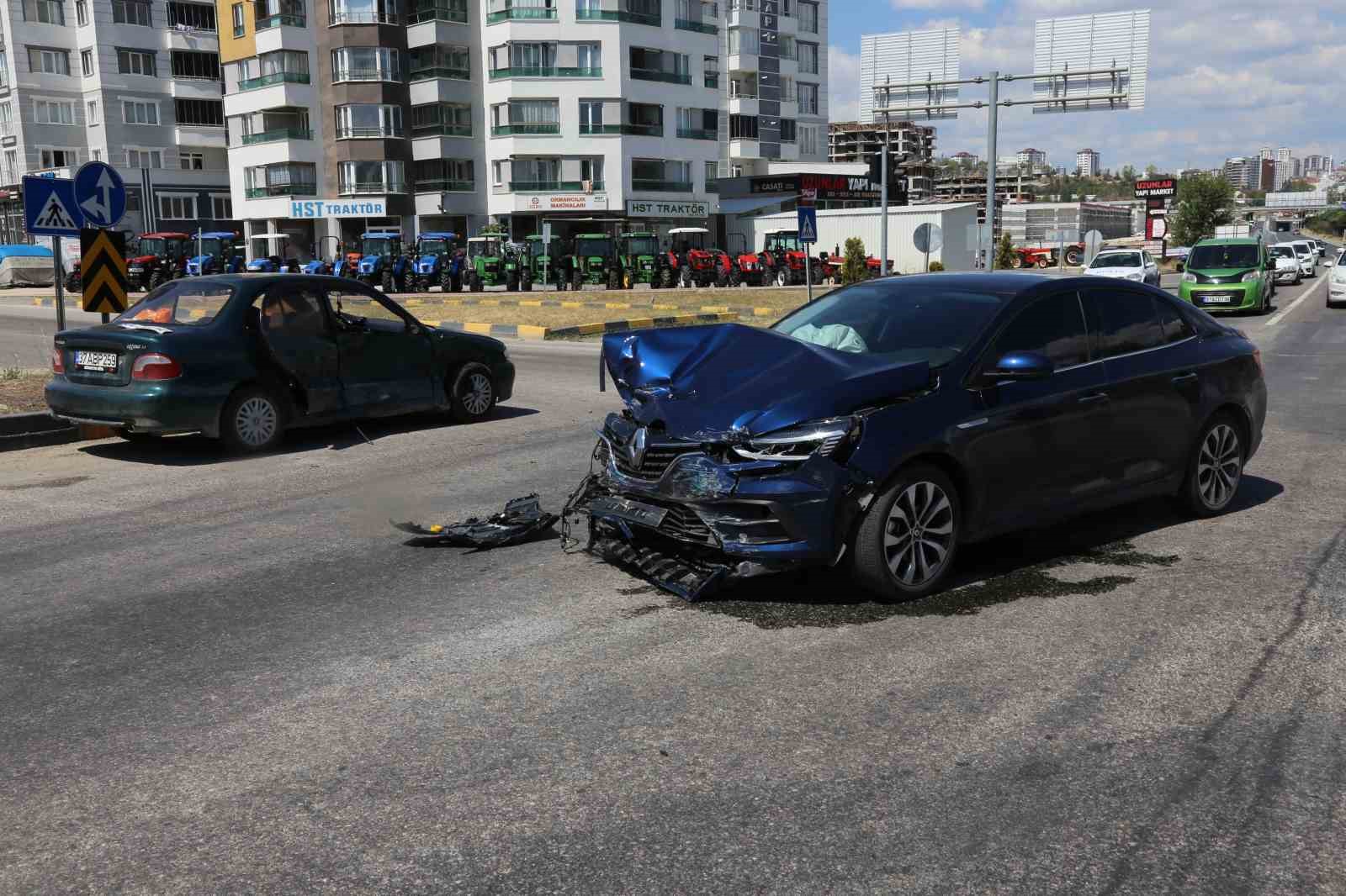 KASTAMONU’DA İKİ OTOMOBİLİN ÇARPIŞMASI NETİCESİNDE MEYDANA GELEN KAZADA 2 KİŞİ