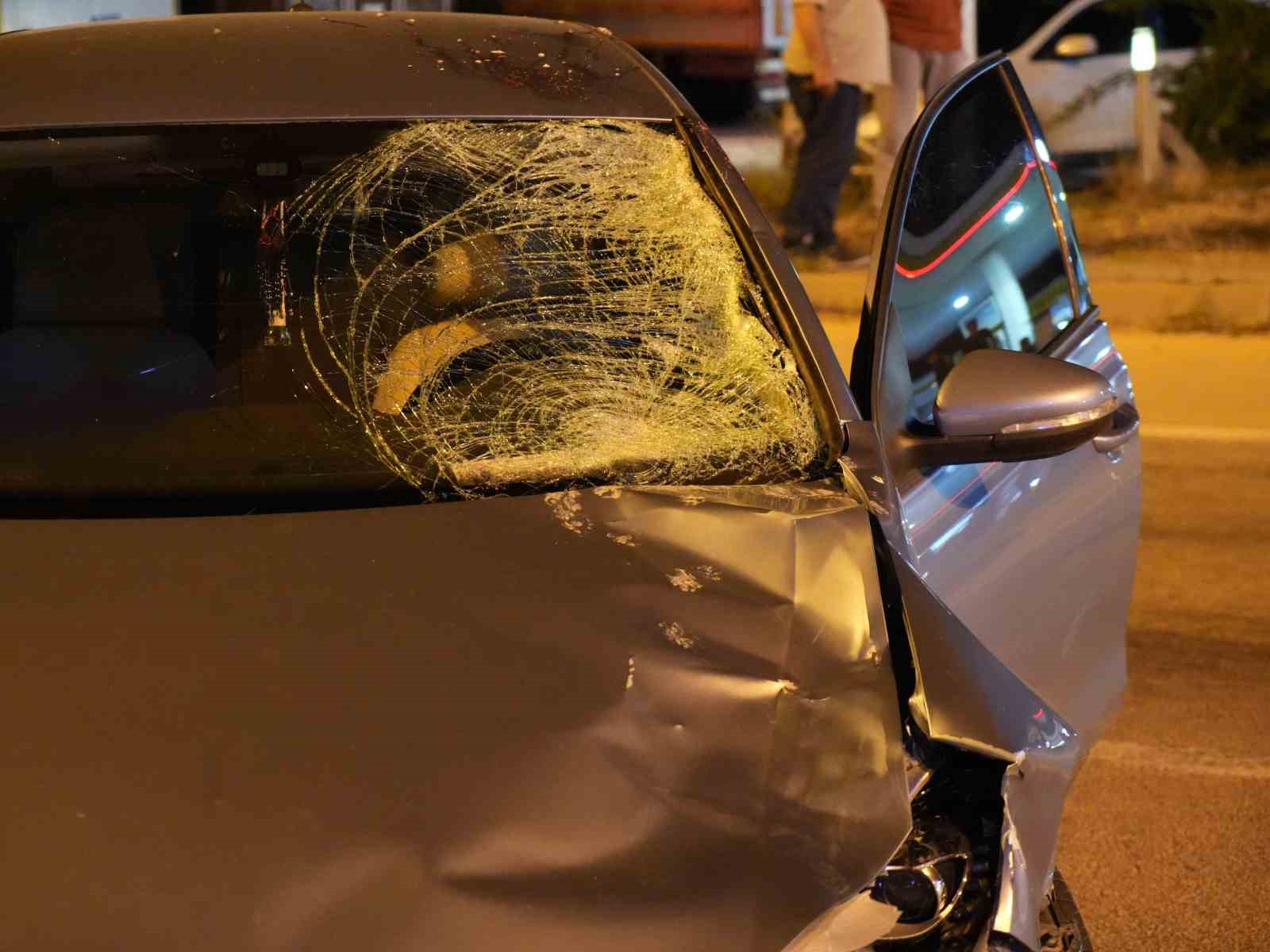 KASTAMONU’DA KARŞIYA GEÇMEK İSTEYEN YAYAYA OTOMOBİL ÇARPTI. YAŞANAN FECİ KAZADA