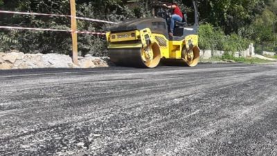 DÜZCE İL ÖZEL İDARESİ EKİPLERİ KÖY YOLLARINDA MEYDANA GELEN BOZULMALARDA