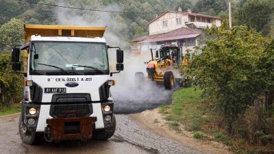 DÜZCE’NİN KÖYLERİNDE EKSİK OLAN BÖLGELERDE Kİ ASFALTLAMA ÇALIŞMALARI HIZLA DEVAM